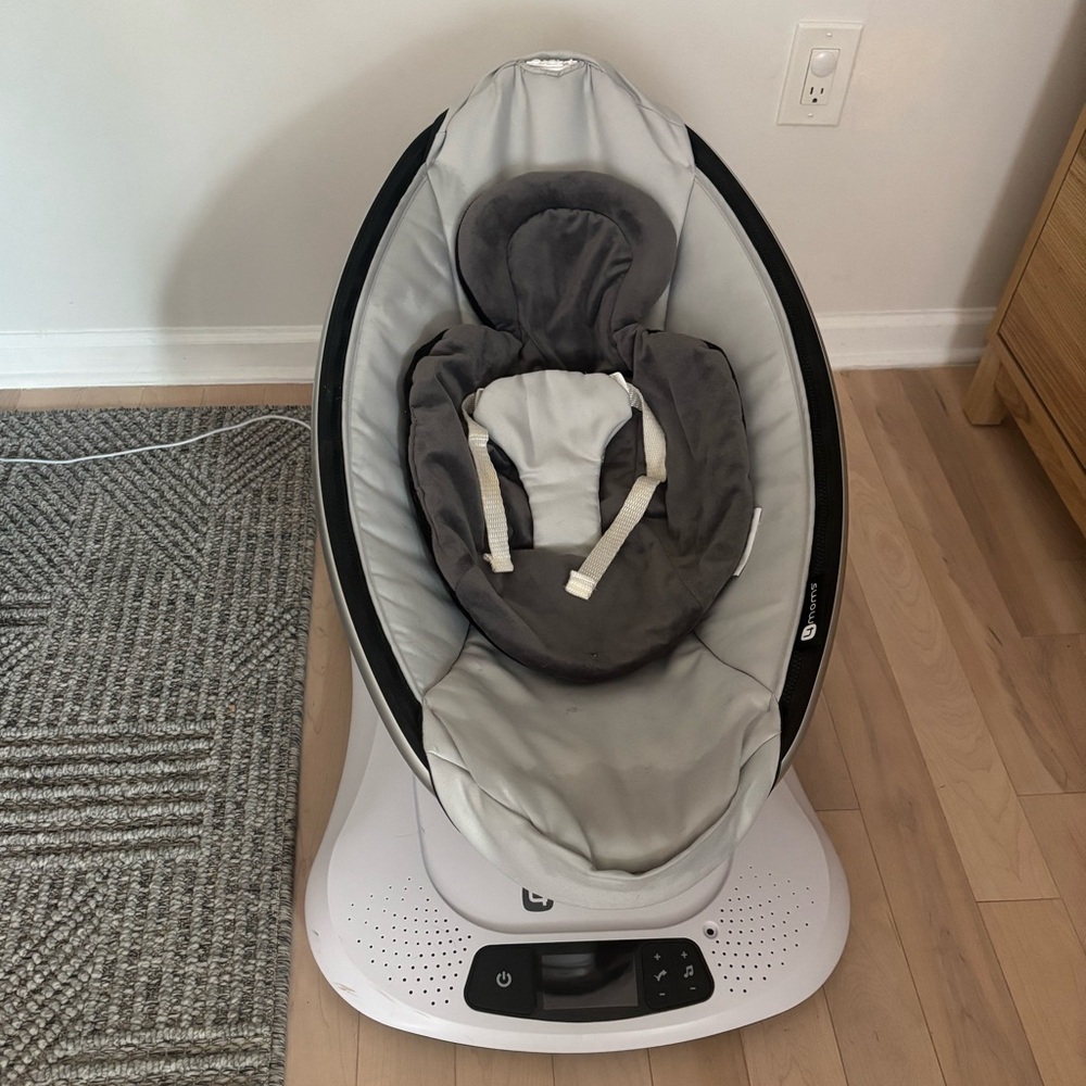 4moms Infant Rocker (RockaRoo) in Gray
